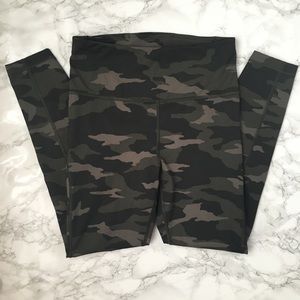 Athleta Ultimate Camo 7/8 Tight XS